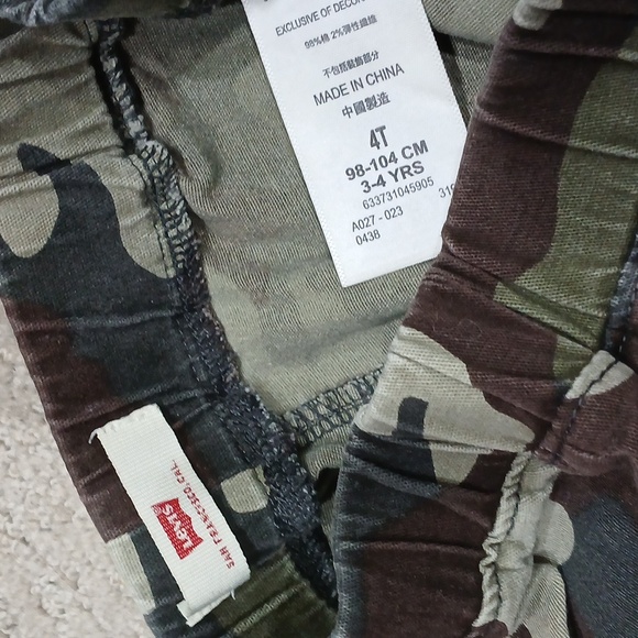 🤑 Levi's camo joggers - Picture 2 of 5